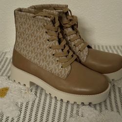 Michael Kors Boots.  Perfect For Winter Size 7, Brand New