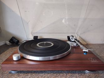 Audio Technica Bluetooth turntable. Mint