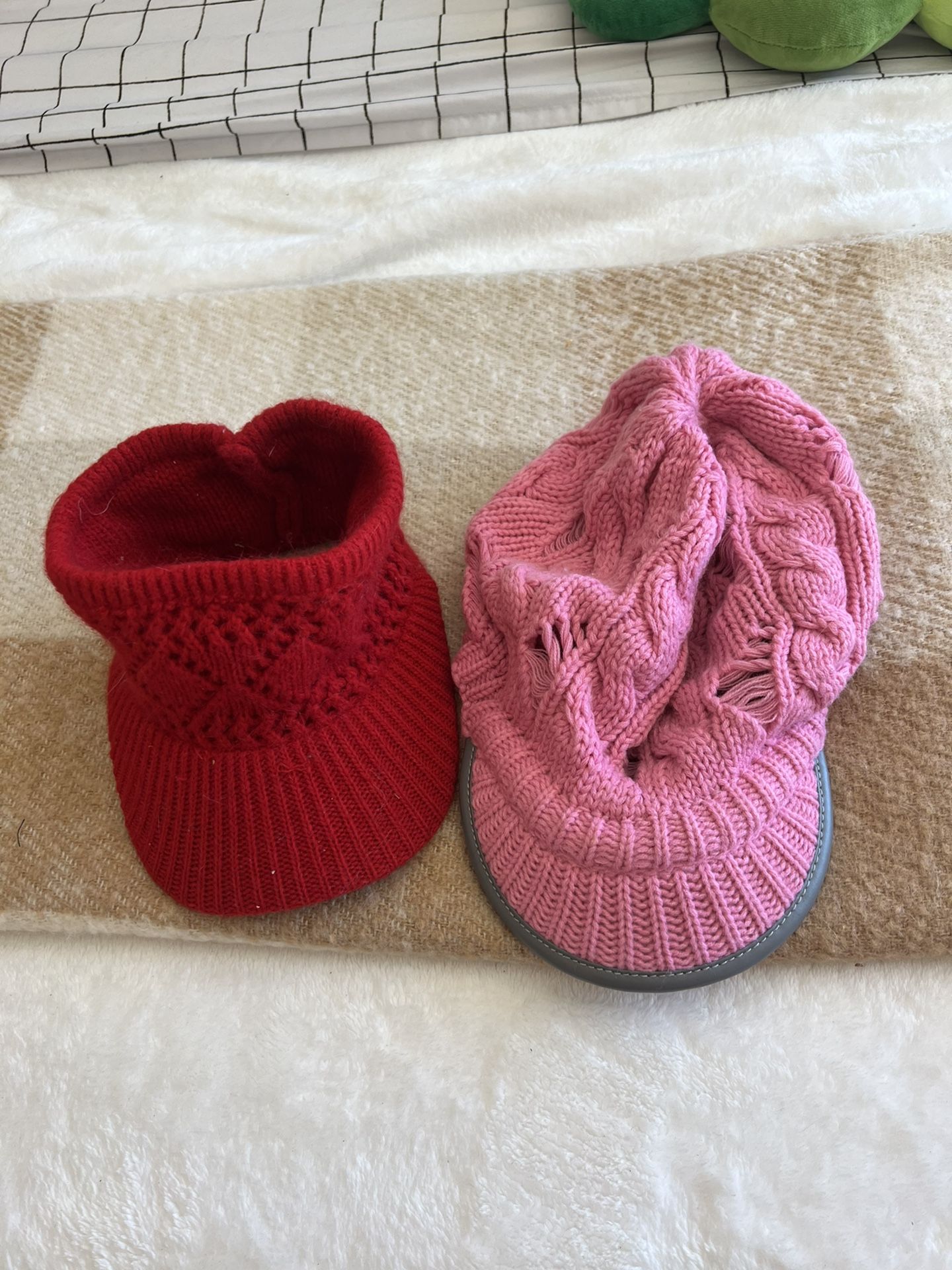 Set Of 2 Knitted Hats 