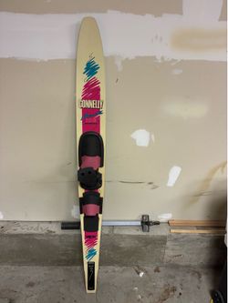 Connelly Slalom ski