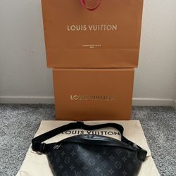 DISCOVERY BUMBAG PM LOUIS VUITTON