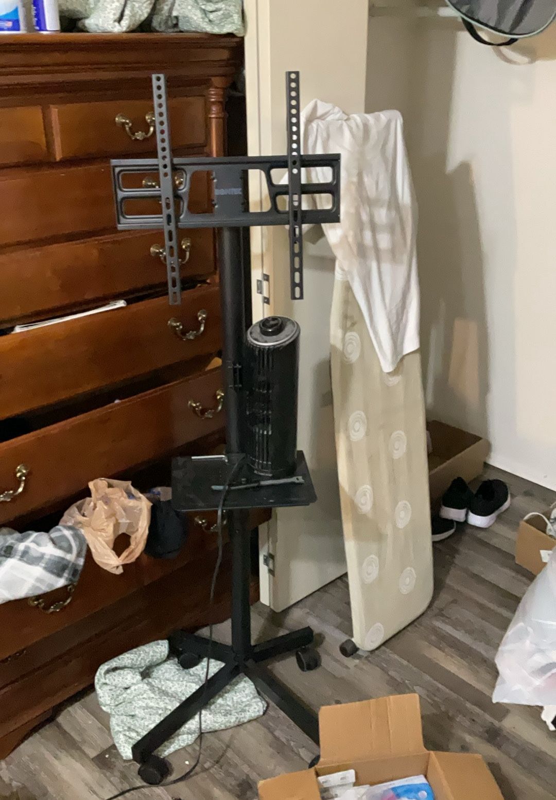 Tv Stand//with Wheels. 