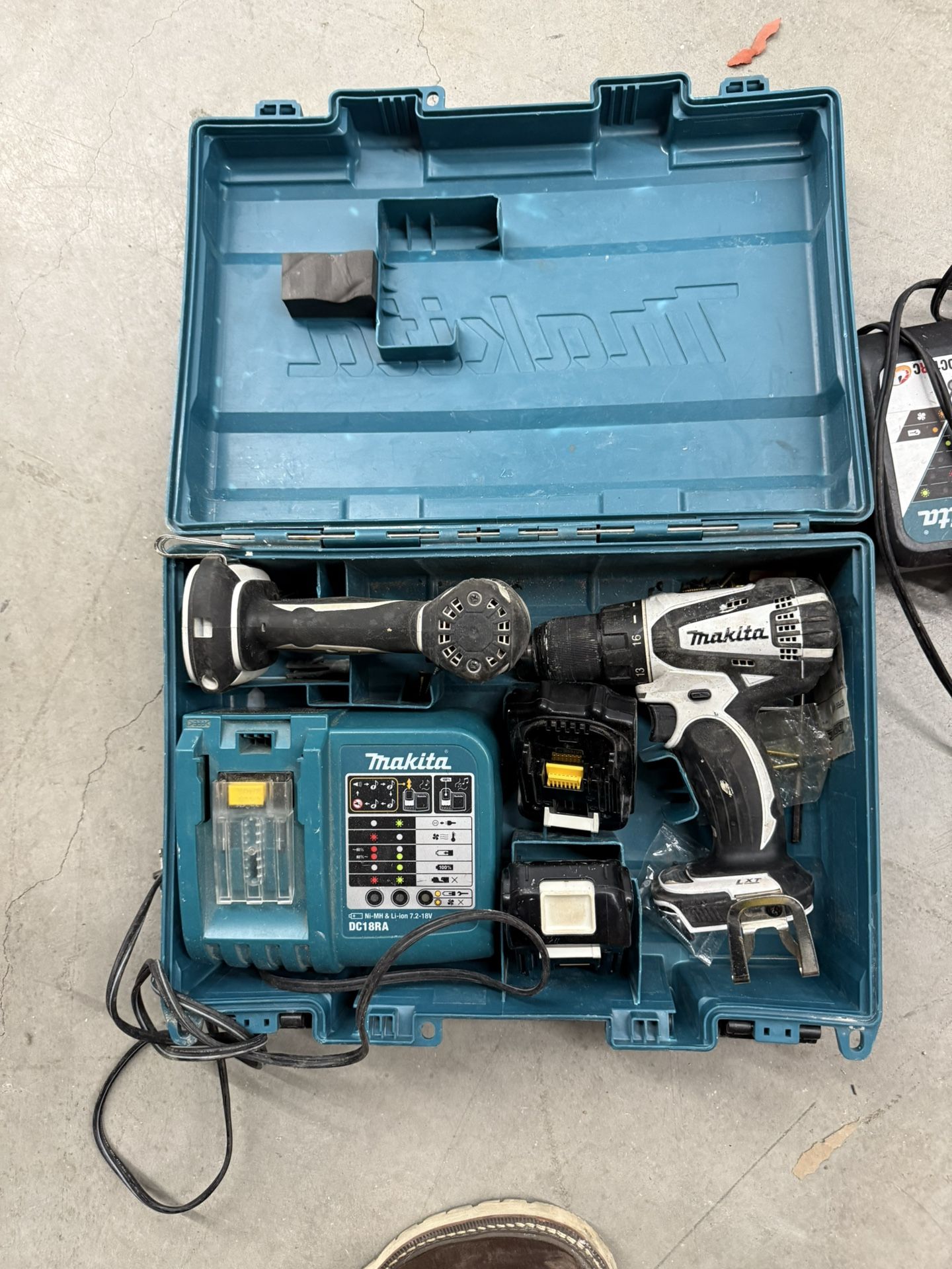 Used Makita 18V cordless drill and impact driver combo kit
