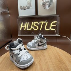 Jordan 1 Mid Light Smoke Grey TD (2022) Sz 2C