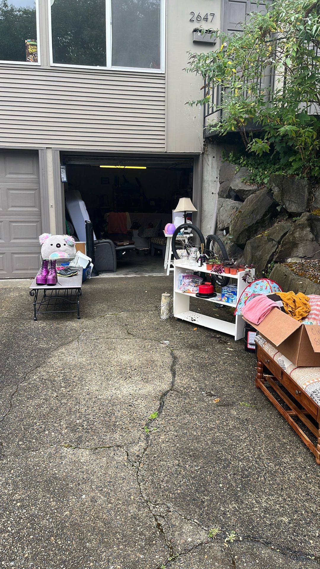 GARAGE/ MOVING SALE FREE STUFF/ PAID STUFF