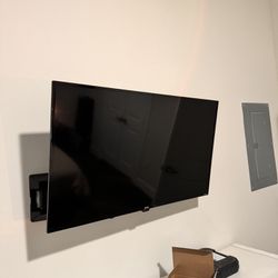 40inch Roku Smart Tv + Full Motion TV mount