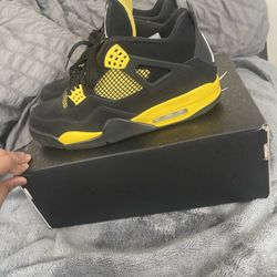 Jordan 4 Thunder 