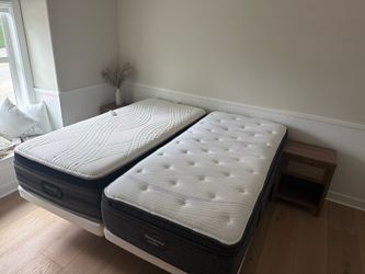 Twin XL Mattresses (2) Beauty Rest Black Hybrid