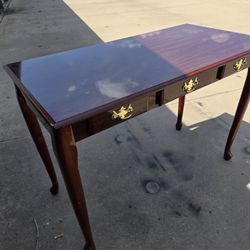 Bury pretty table