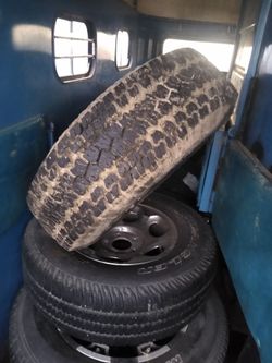 2000 f150 rims no caps no different tires but all in good condition