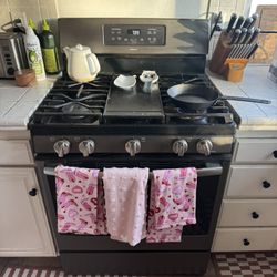 Gas range - Great Working Condition