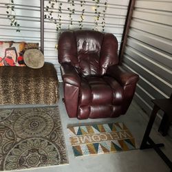 SUPER Cozy, Brown Leather Recliner