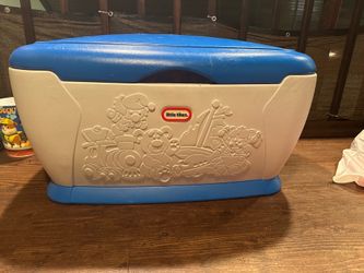 Little Tikes This is a vintage Little Tikes Play 'N Store Toy Chest,