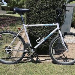 Specialized Rockhopper Mountain Bike Bicycle 
