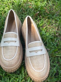 Schutz Viola Weekend Rafia Platform Loafers Women’s size 8 in a natural woven raffia and cream leather trim design. Stylish Schutz platform loafe