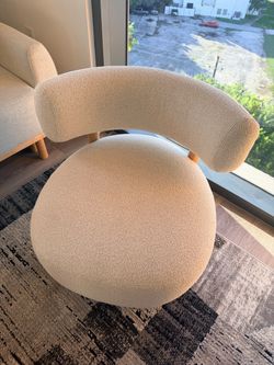 Accent chair