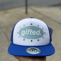 GIFTED HAD CON BRILLO GORRA CON BRILLO