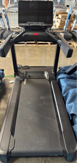 LIFE FITNESS INTEGRITY CARDIO W/ SE4HD CONSOLES!