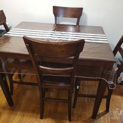 BROWN OAK WOOD DINING TABLE (NEGOTIABLE)