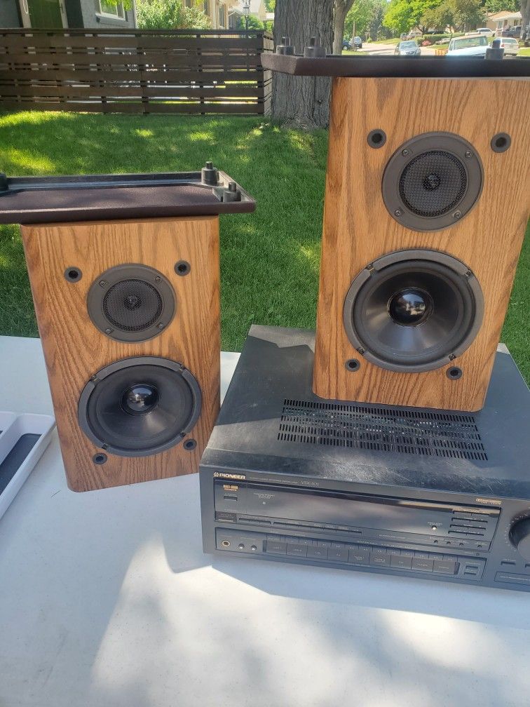 Receiver & Bookshelf Speakers