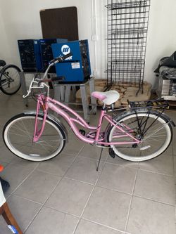 Women’s Bicycle Women’s Bike 26 Inch Wheels In Excellent Condition 