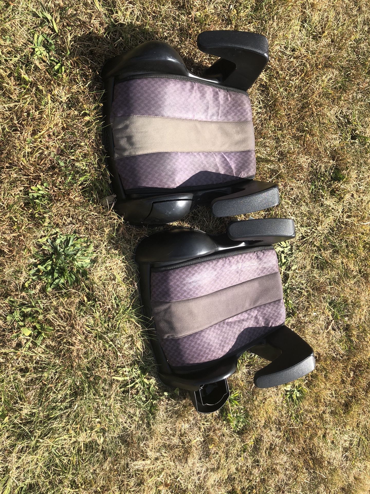 Backless booster seats. 40-100 lbs