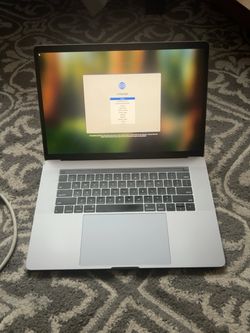 2018 Macbook Pro 15"ーi9 / 32GB RAM / 2TB SSD
