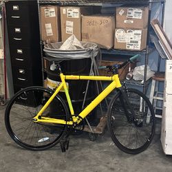 Bikes bicycles bicicletas ruedas rack Thule sari’s specialized trunk pedals dedales helmet cascos Oakley giro fox