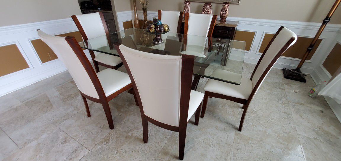 Dinning room glass table