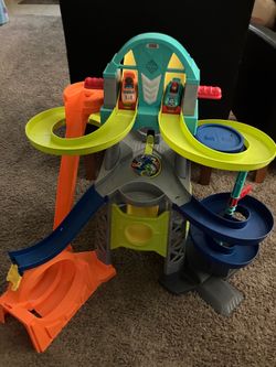 Fisher-Price Little People Launch & Loop Raceway