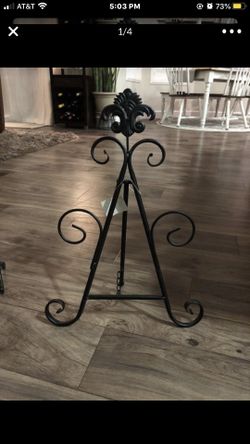 Metal decorative easel