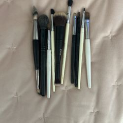 Assorted Makeup Brushes 