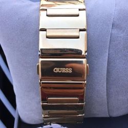 AUTHENTIC GUESS 