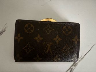 Louis Vuitton kisslock wallet