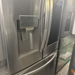 LG InstaView Refrigerator – Working – Must Sell ASAP – Garage / Extra Fridge  Description: LG InstaView French door refrigerator in working condition.