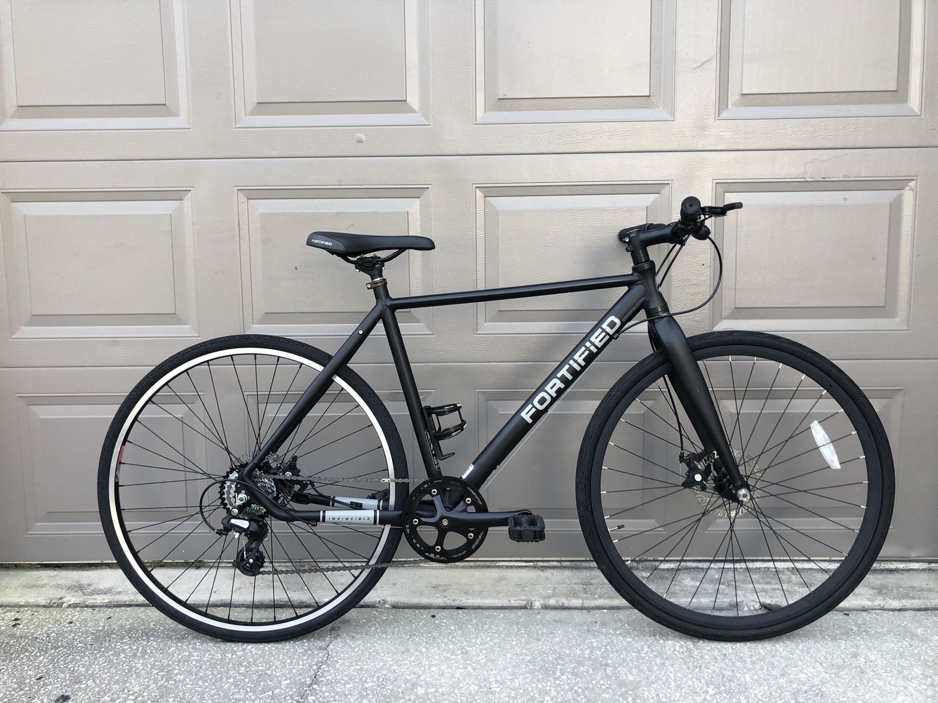 Gorgeous Fortified Road Bike (Dual brake discs), with helmet and lock !