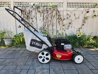 Toro 6.75hp lawnmower starts on the first pull mower like brand new