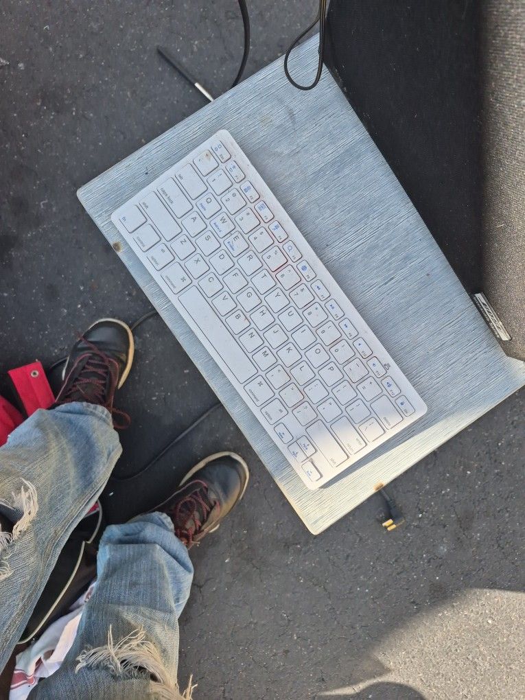 Bluetooth Keyboard Works Great Five Bucks