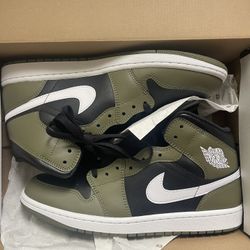 Nike Air Jordan 1 Mid Size 11