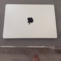 Brand New MAC book Pro 14 Never used 