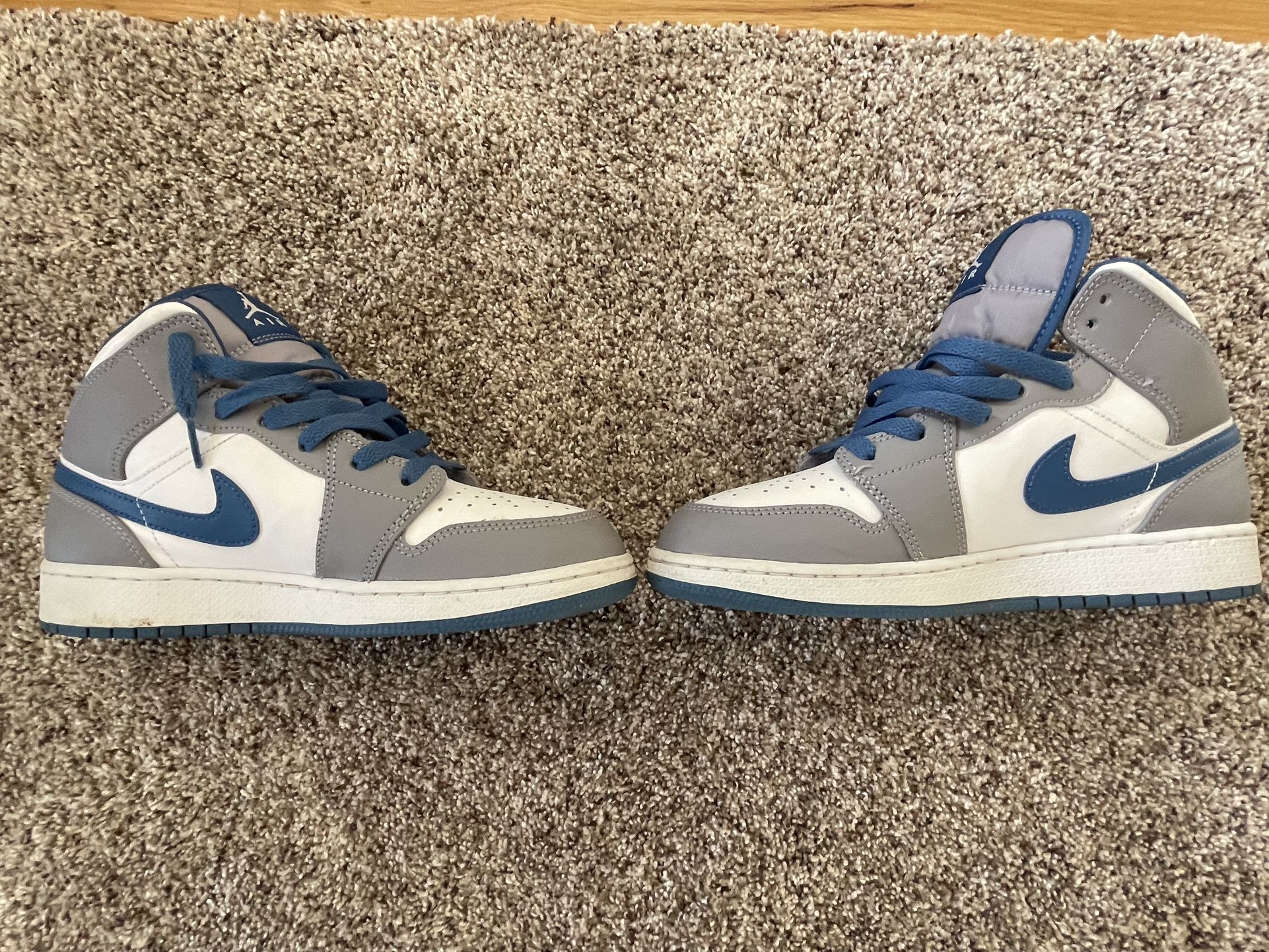 Air Jordan 1 Mid “True Blue”