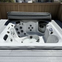 Like New - Luxury MasterSpas TS 6.2