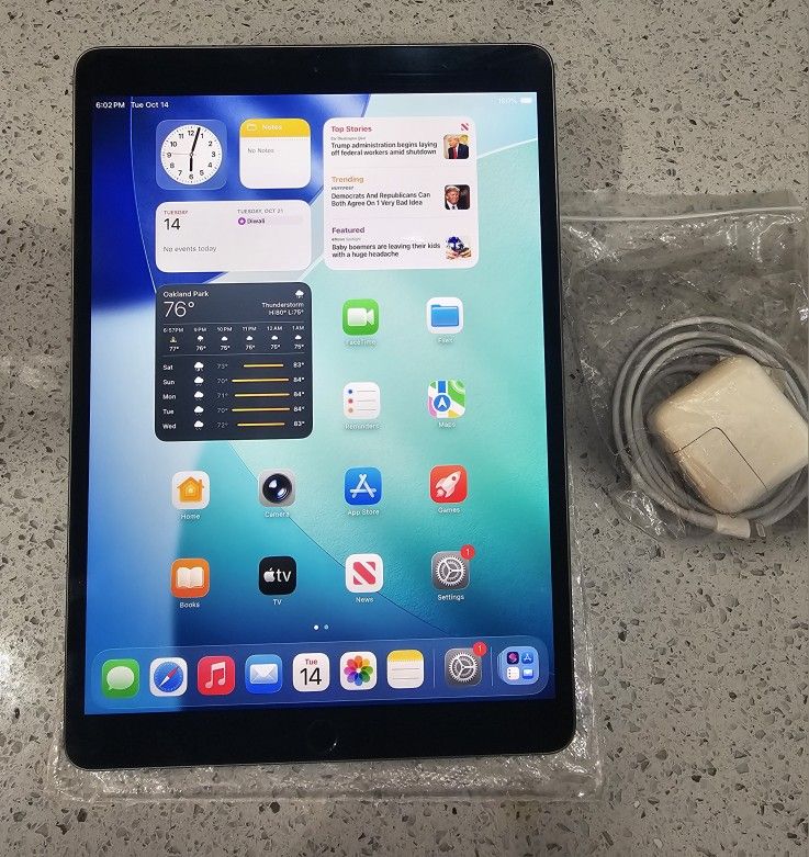 Apple iPad AIR 3rd Gen 256GB WiFi 10.5" -Space Gray

iOS 26.01