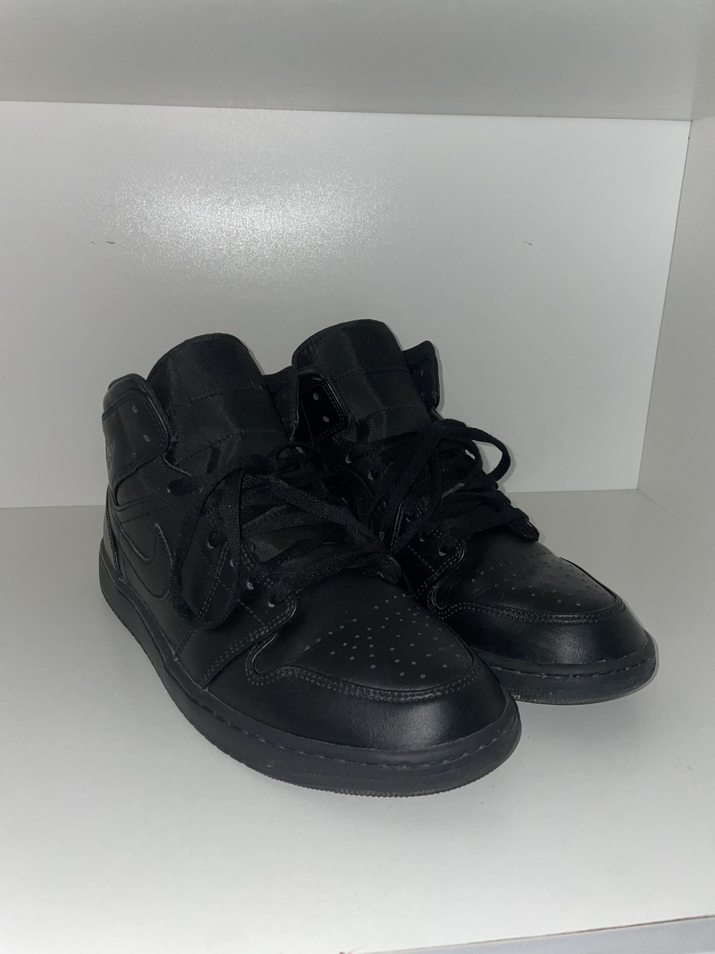 Jordan 1 Mid Triple Black