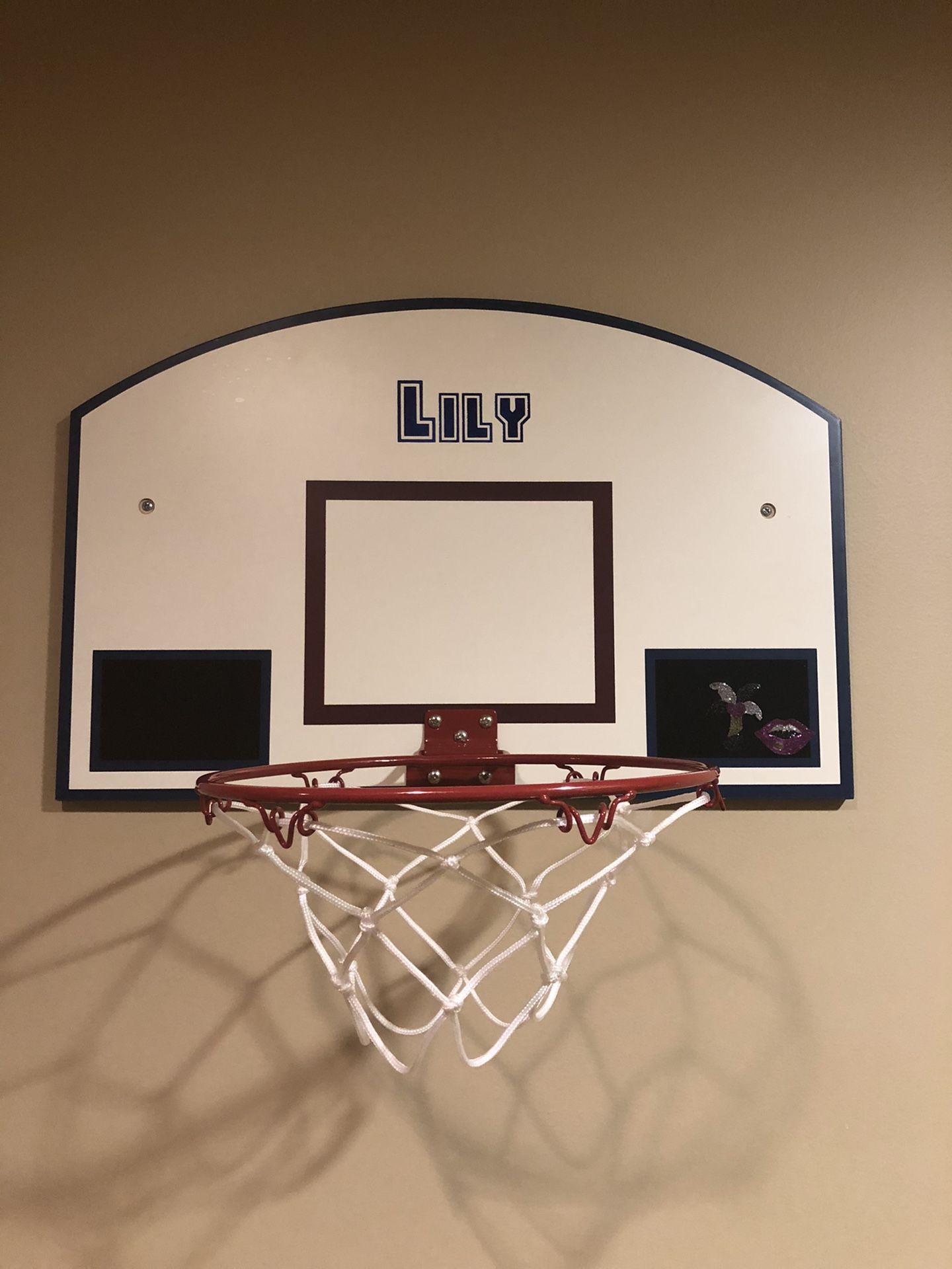 Hanging custom named basketball hoop