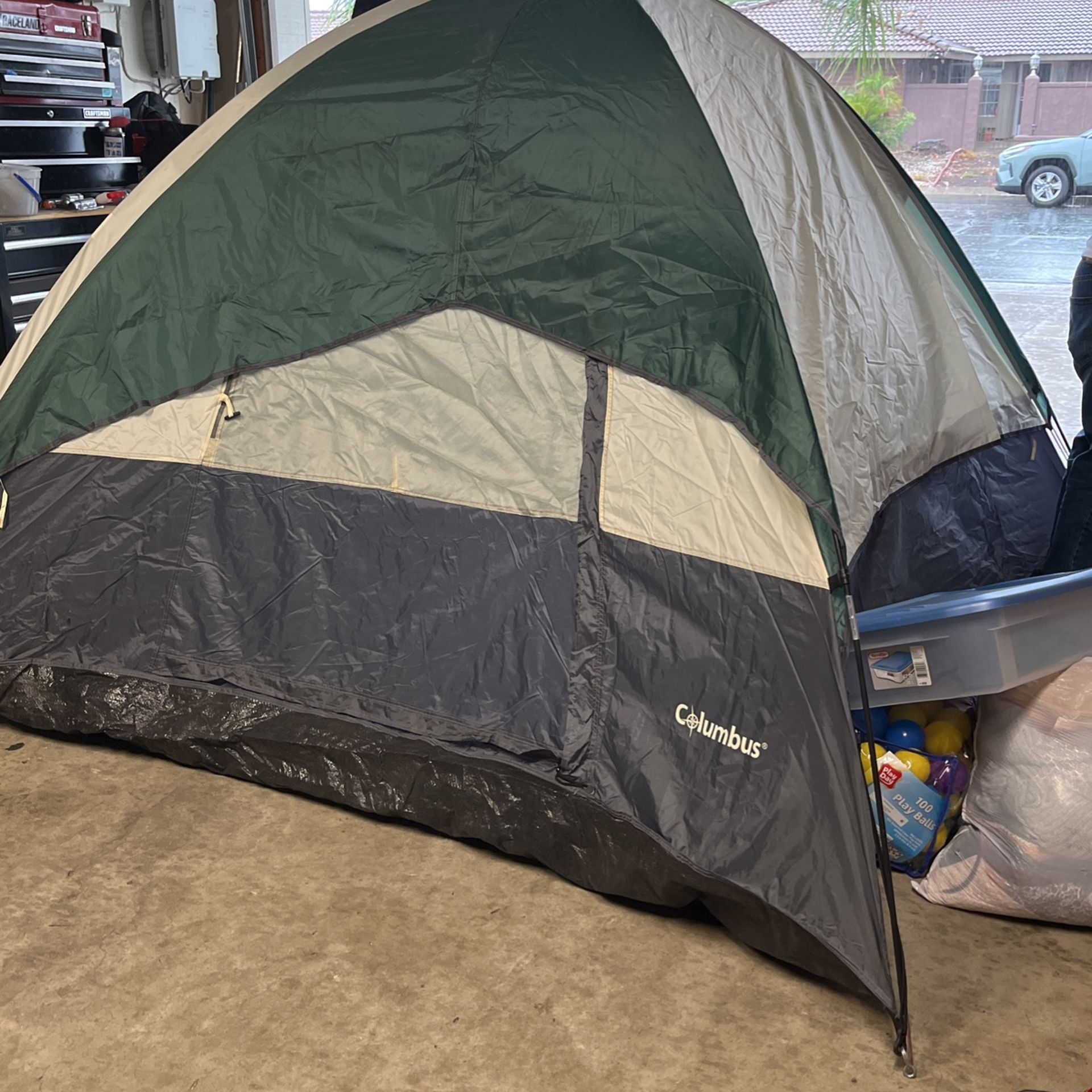 Columbus Sunridge 4 People Tent