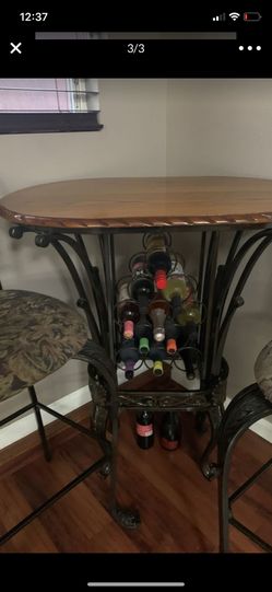 Wine storage table