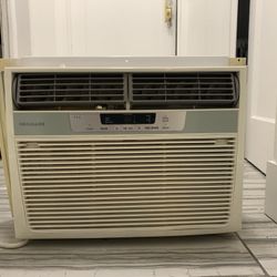 Frigidaire FFRA1222R1 12000 BTU
