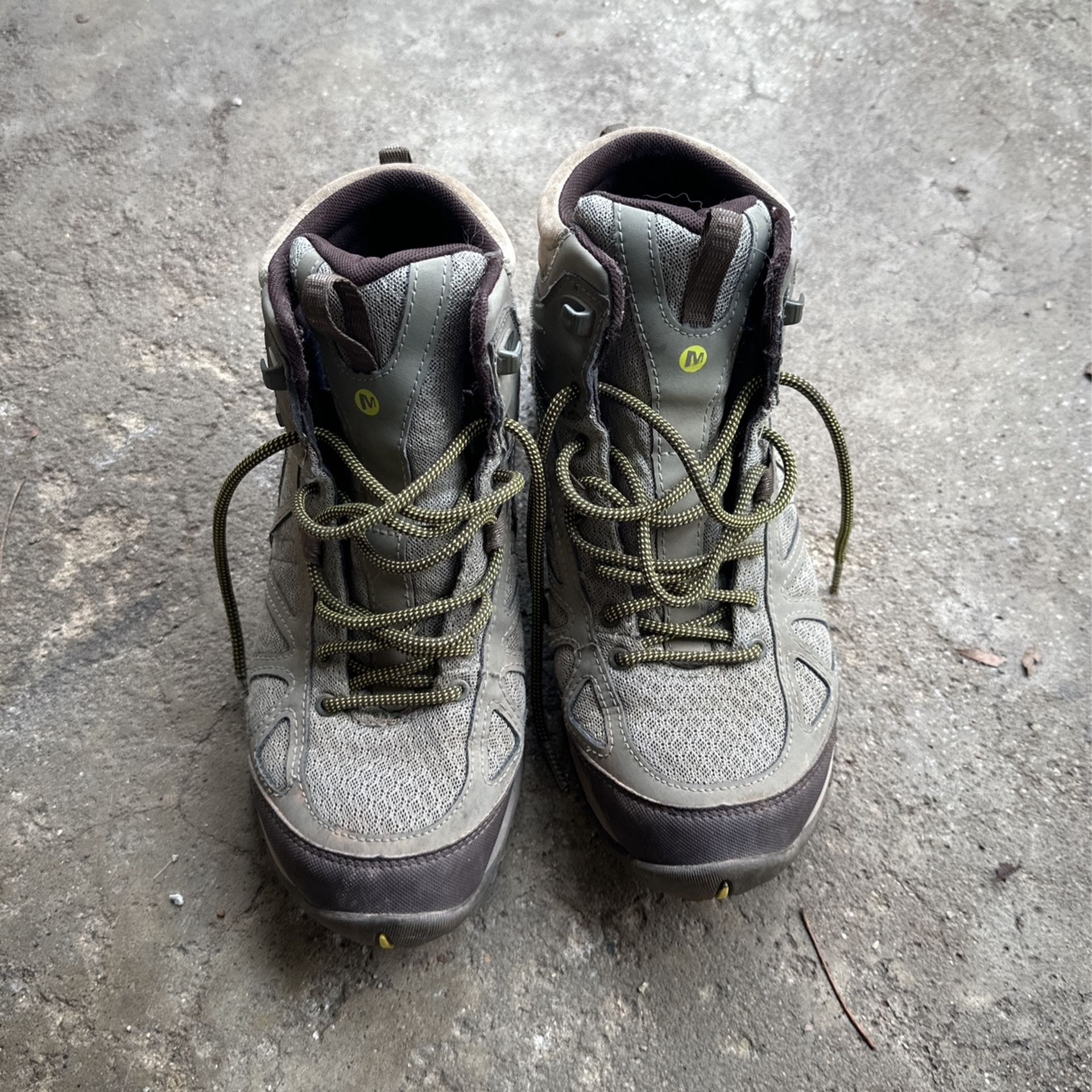 Merrill boots - Women’s Size 9