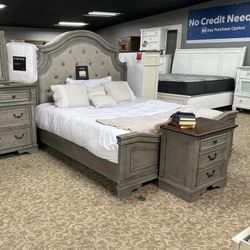 LODENBAY ANTIQUE GRAY UPHOLSTERED PANEL BEDROOM SET